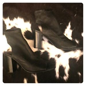 Matisse stretch leather bootie